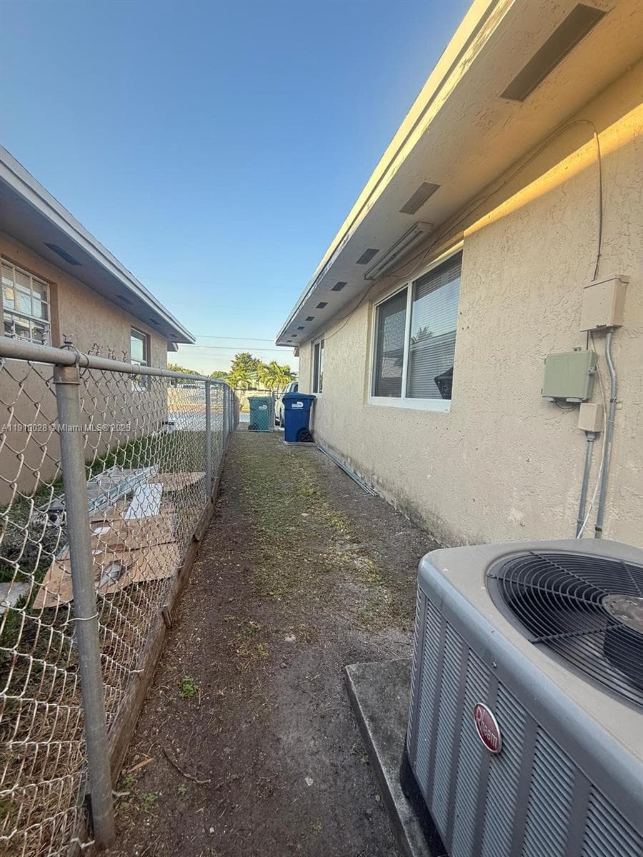 11136 SW 5th St, Sweetwater FL 33174 — 16