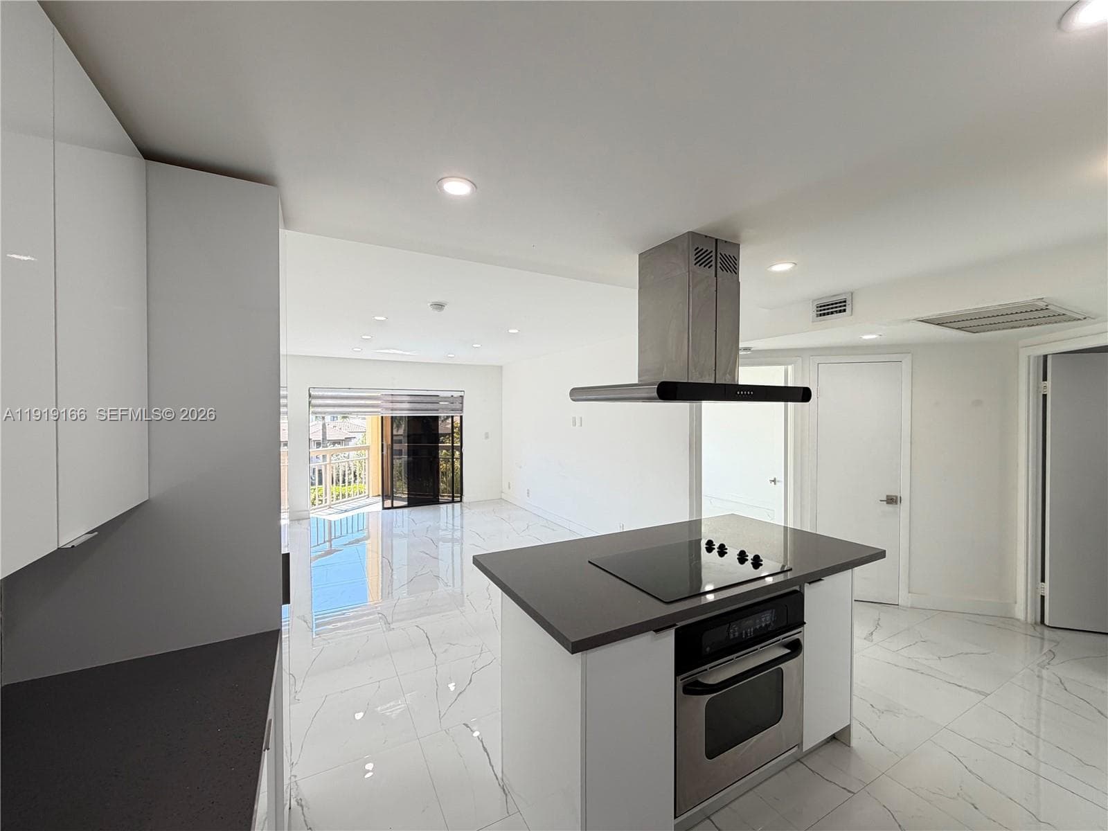 8290 Lake Dr # 427, Doral FL 33166 — 2