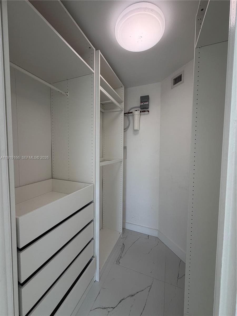 8290 Lake Dr # 427, Doral FL 33166 — 8