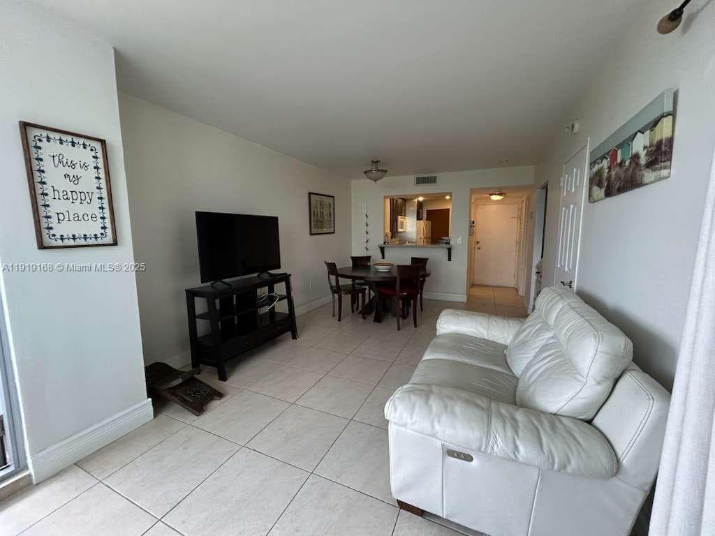2899 Collins Ave # 625, Miami Beach FL 33140 — 2
