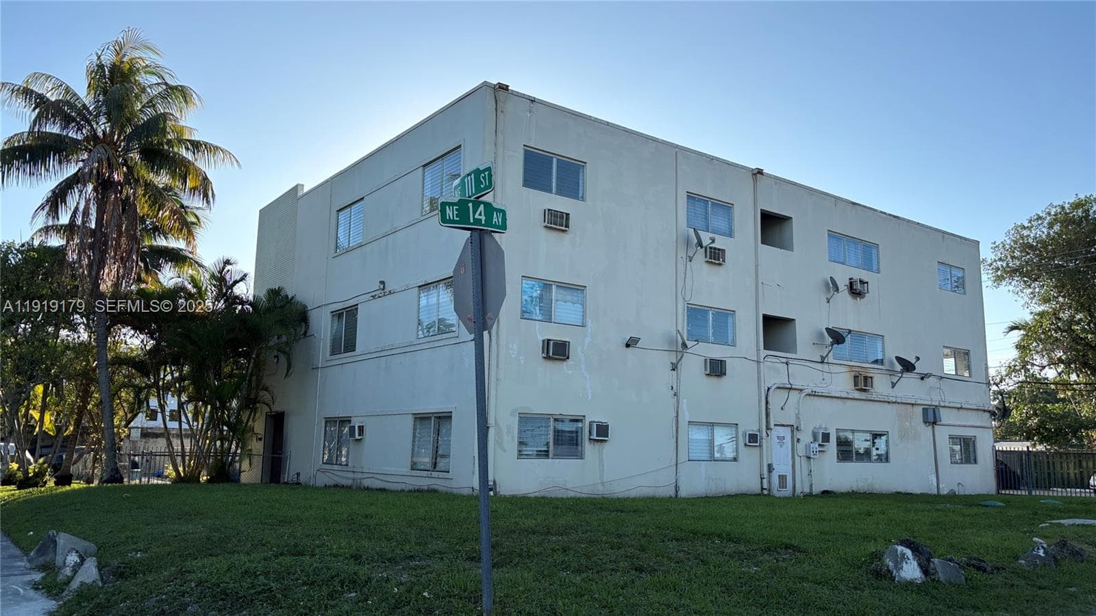 1400 NE 111th St, Miami FL 33161 — 2