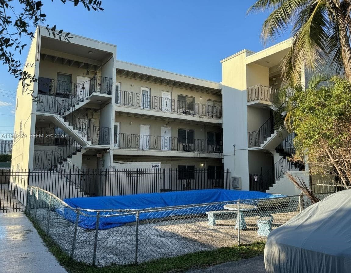 1400 NE 111th St, Miami FL 33161 — 1