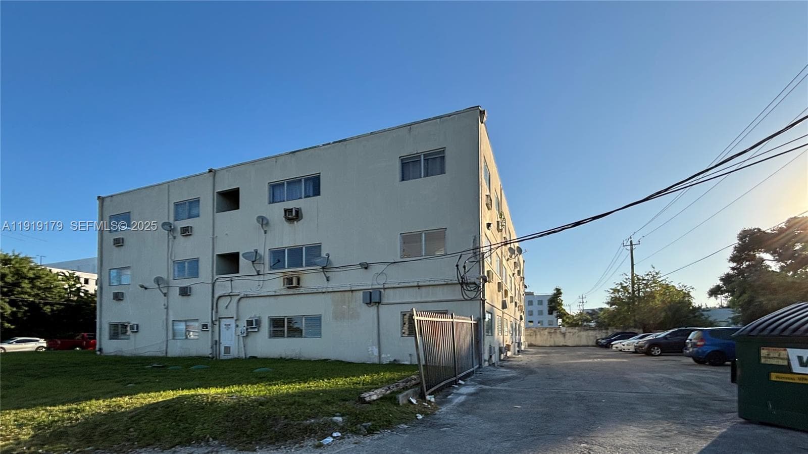 1400 NE 111th St, Miami FL 33161 — 4