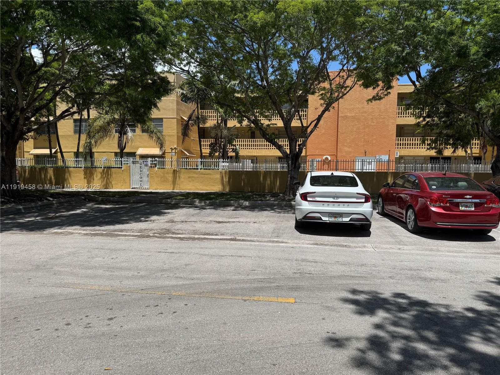 1851 NE 168th St # A2, North Miami Beach FL 33162 — 26