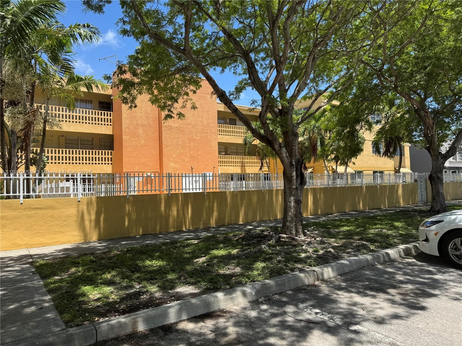 1851 NE 168th St # A2, North Miami Beach FL 33162 — 1