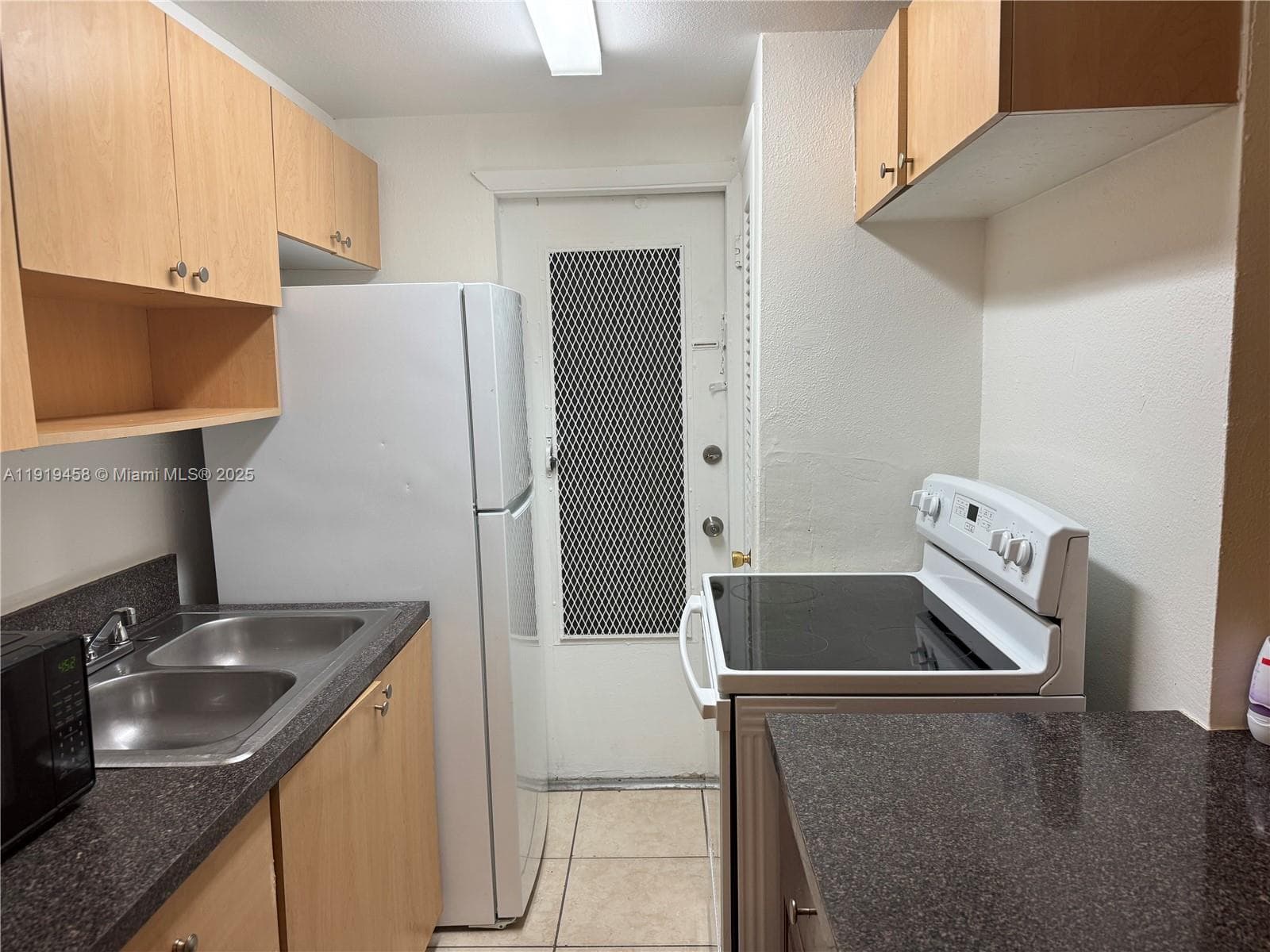 1851 NE 168th St # A2, North Miami Beach FL 33162 — 18