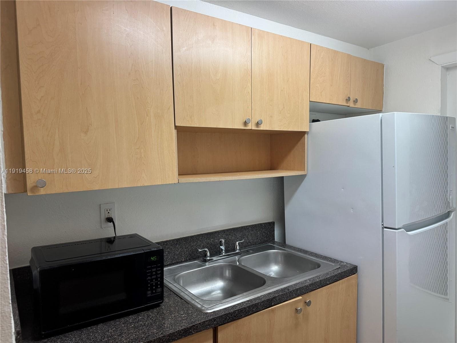 1851 NE 168th St # A2, North Miami Beach FL 33162 — 19