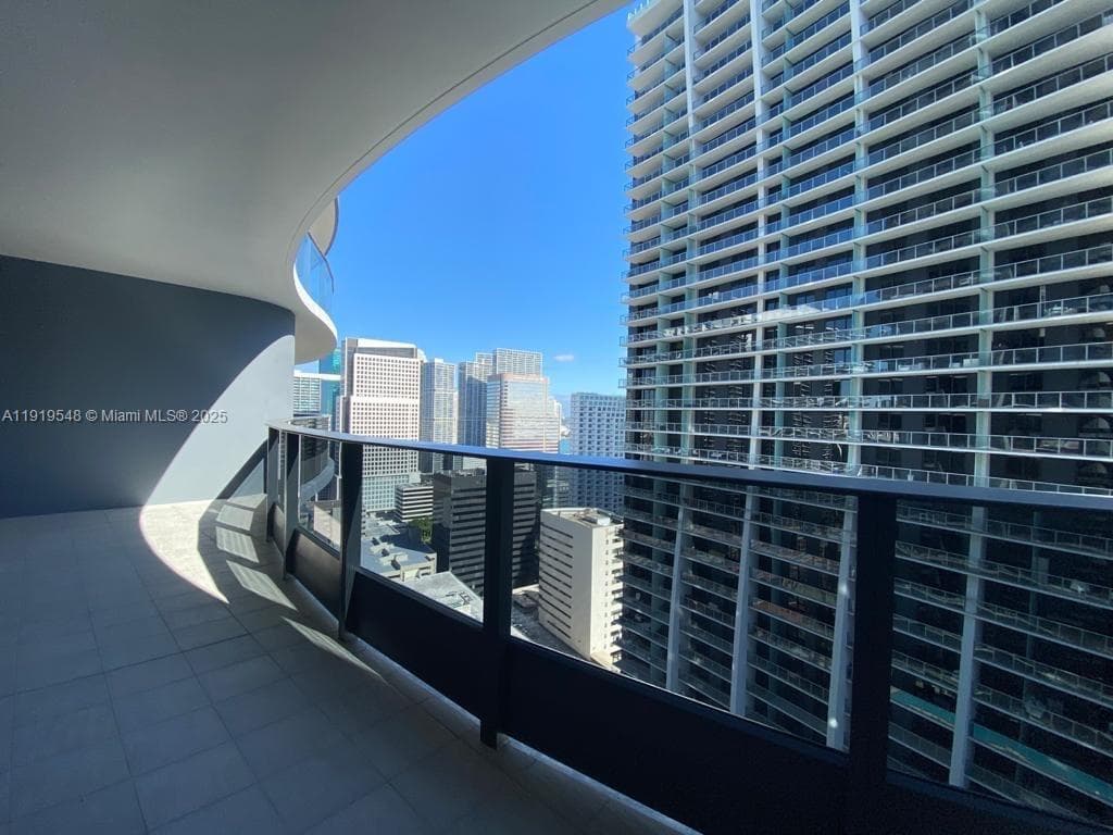 1000 Brickell Plz # 3207, Miami FL 33131 — 2