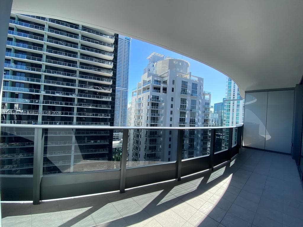 1000 Brickell Plz # 3207, Miami FL 33131 — 1