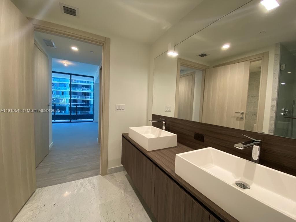 1000 Brickell Plz # 3207, Miami FL 33131 — 20