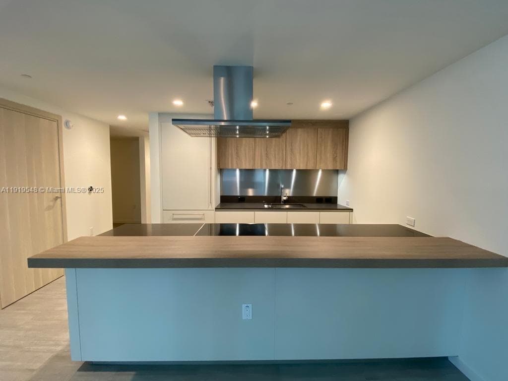 1000 Brickell Plz # 3207, Miami FL 33131 — 9