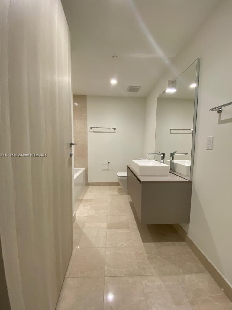 1000 Brickell Plz # 3207, Miami FL 33131 — 18