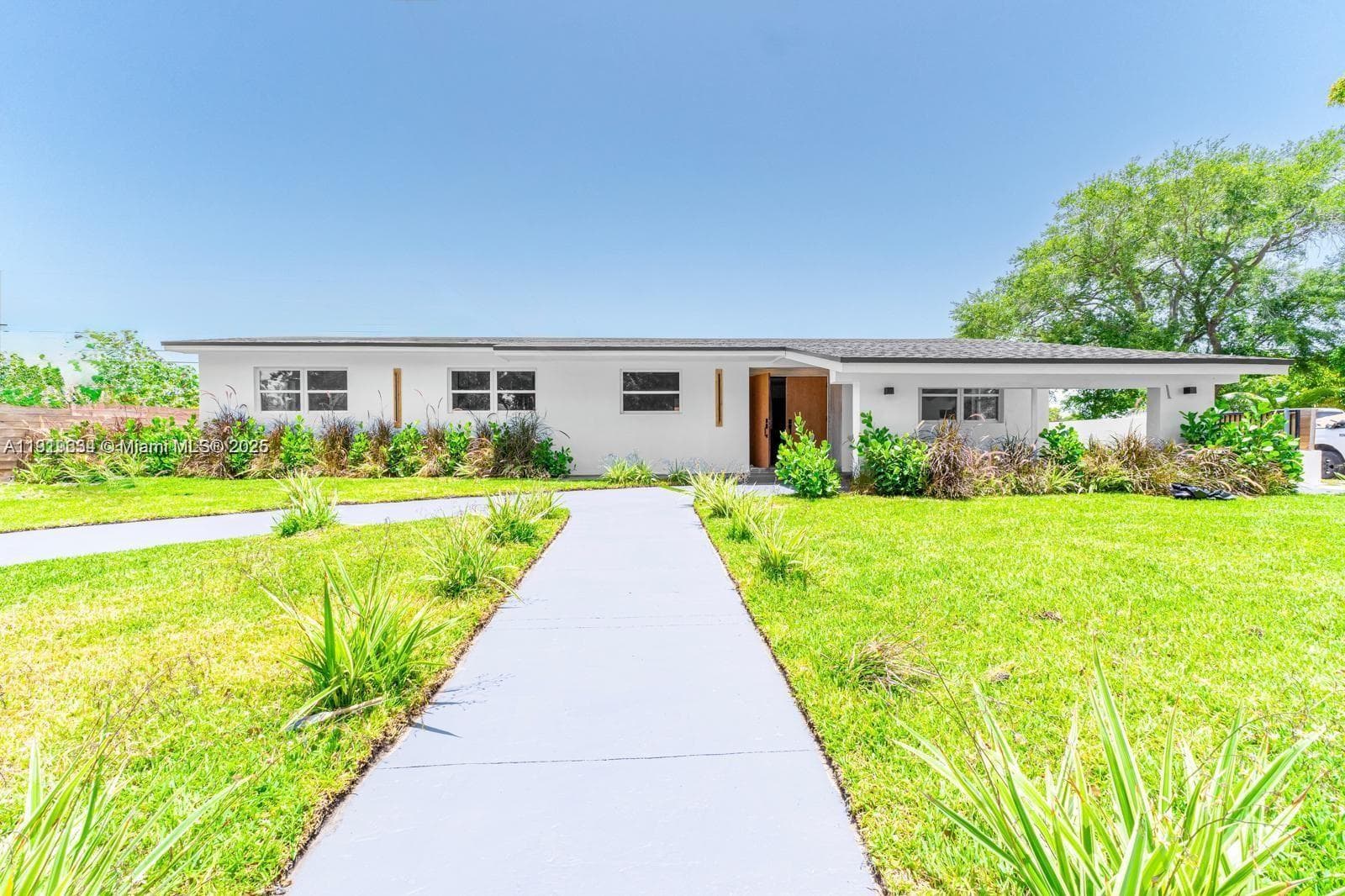 19661 NE 10th Pl, Miami FL 33179 — 2