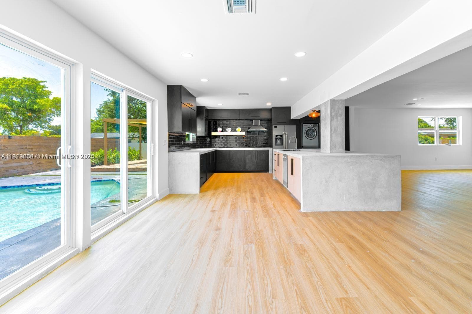 19661 NE 10th Pl, Miami FL 33179 — 7