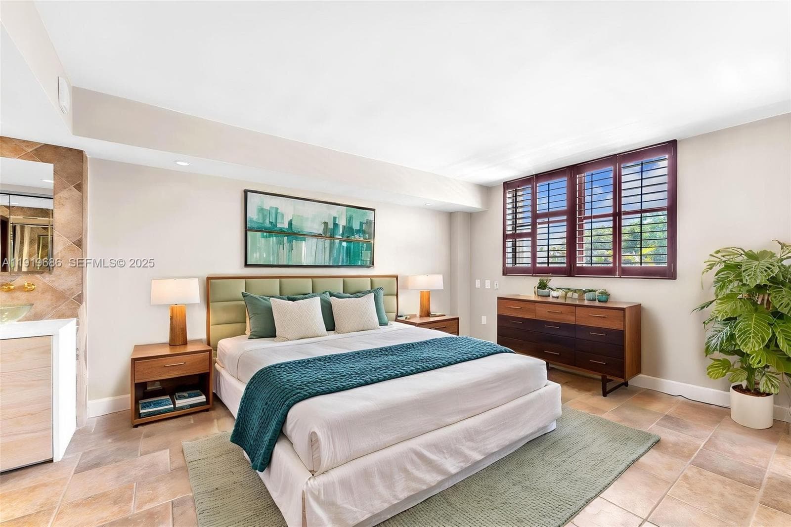 801 N Venetian Dr # 208, Miami Beach FL 33139 — 36