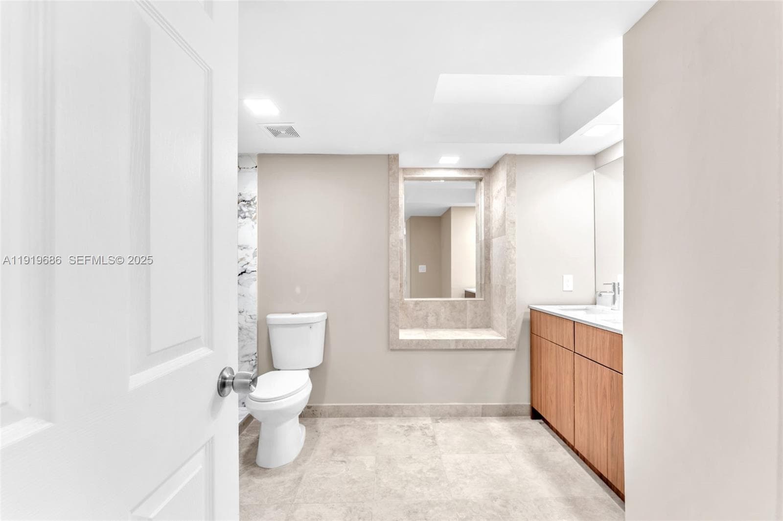 801 N Venetian Dr # 208, Miami Beach FL 33139 — 32