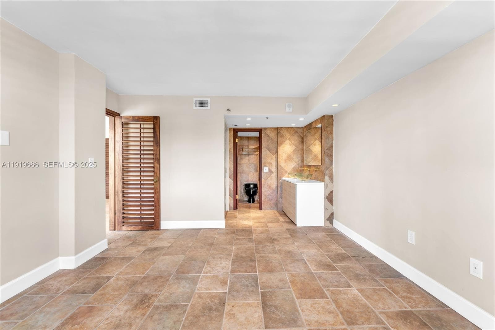 801 N Venetian Dr # 208, Miami Beach FL 33139 — 38