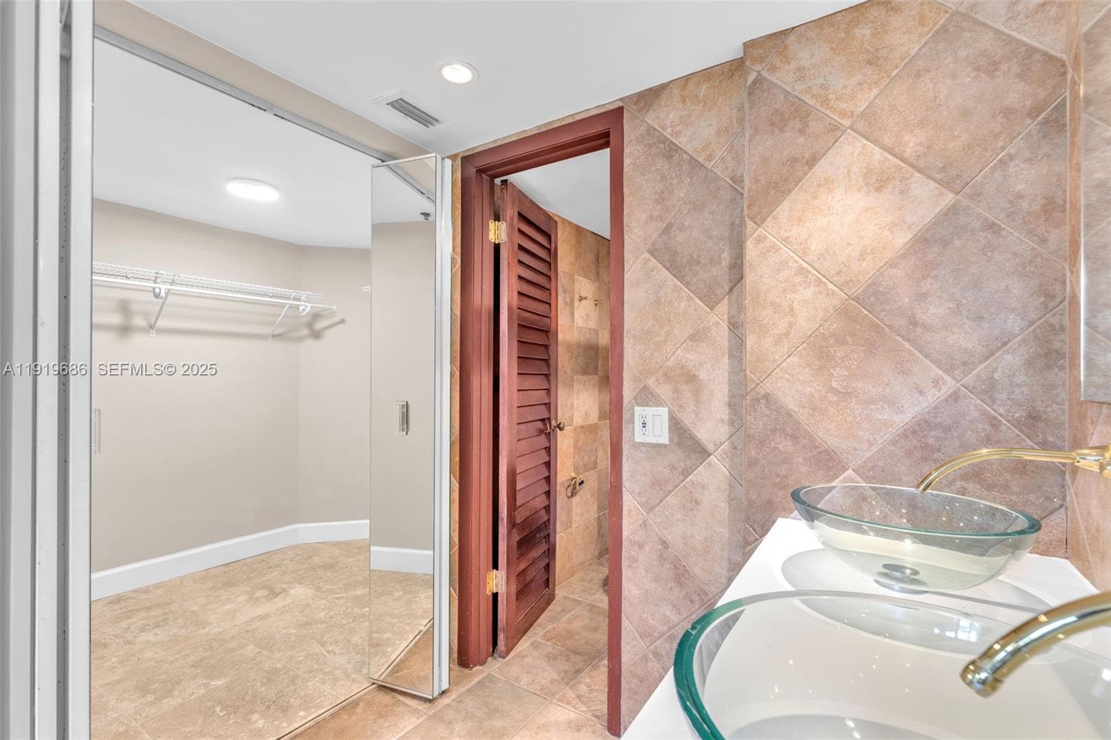 801 N Venetian Dr # 208, Miami Beach FL 33139 — 41
