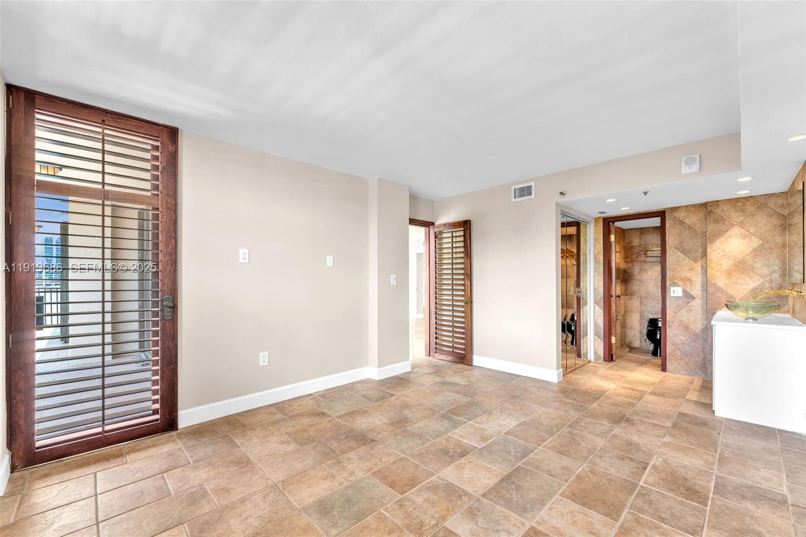 801 N Venetian Dr # 208, Miami Beach FL 33139 — 37