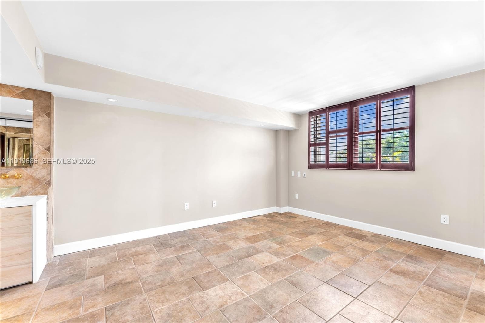801 N Venetian Dr # 208, Miami Beach FL 33139 — 35