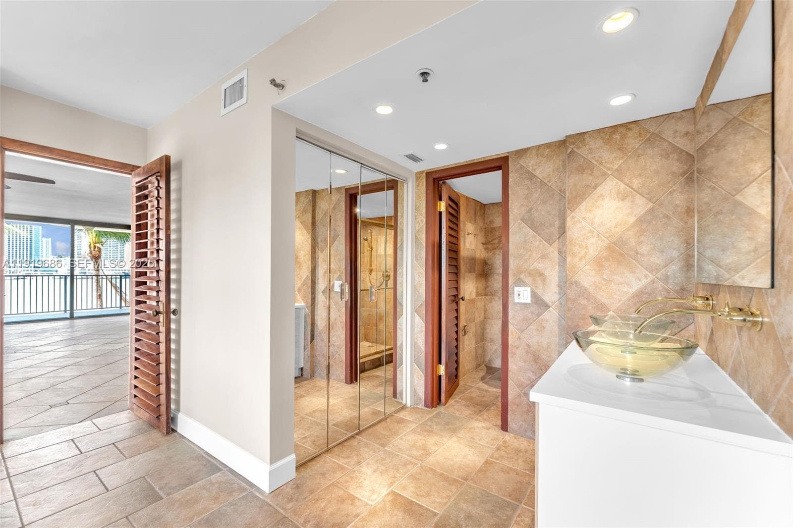 801 N Venetian Dr # 208, Miami Beach FL 33139 — 39