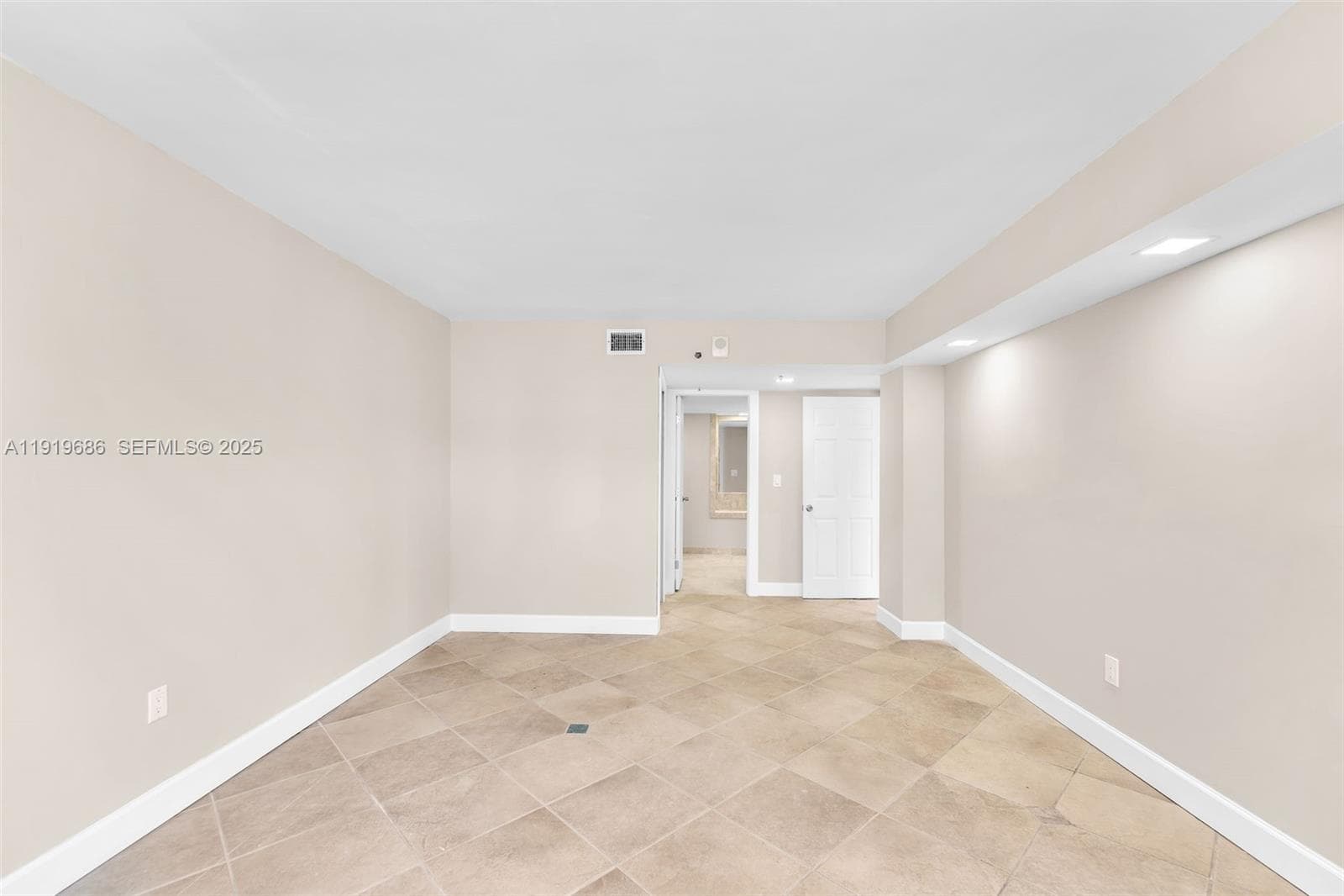 801 N Venetian Dr # 208, Miami Beach FL 33139 — 29