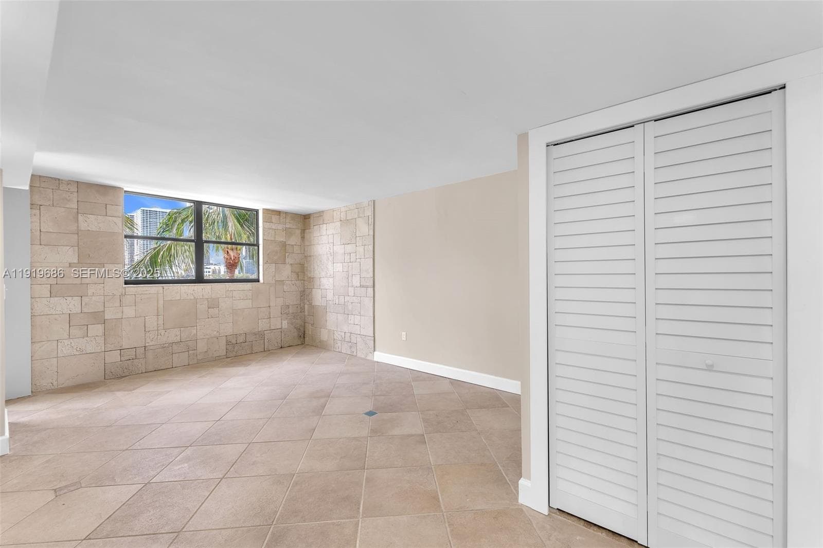 801 N Venetian Dr # 208, Miami Beach FL 33139 — 25