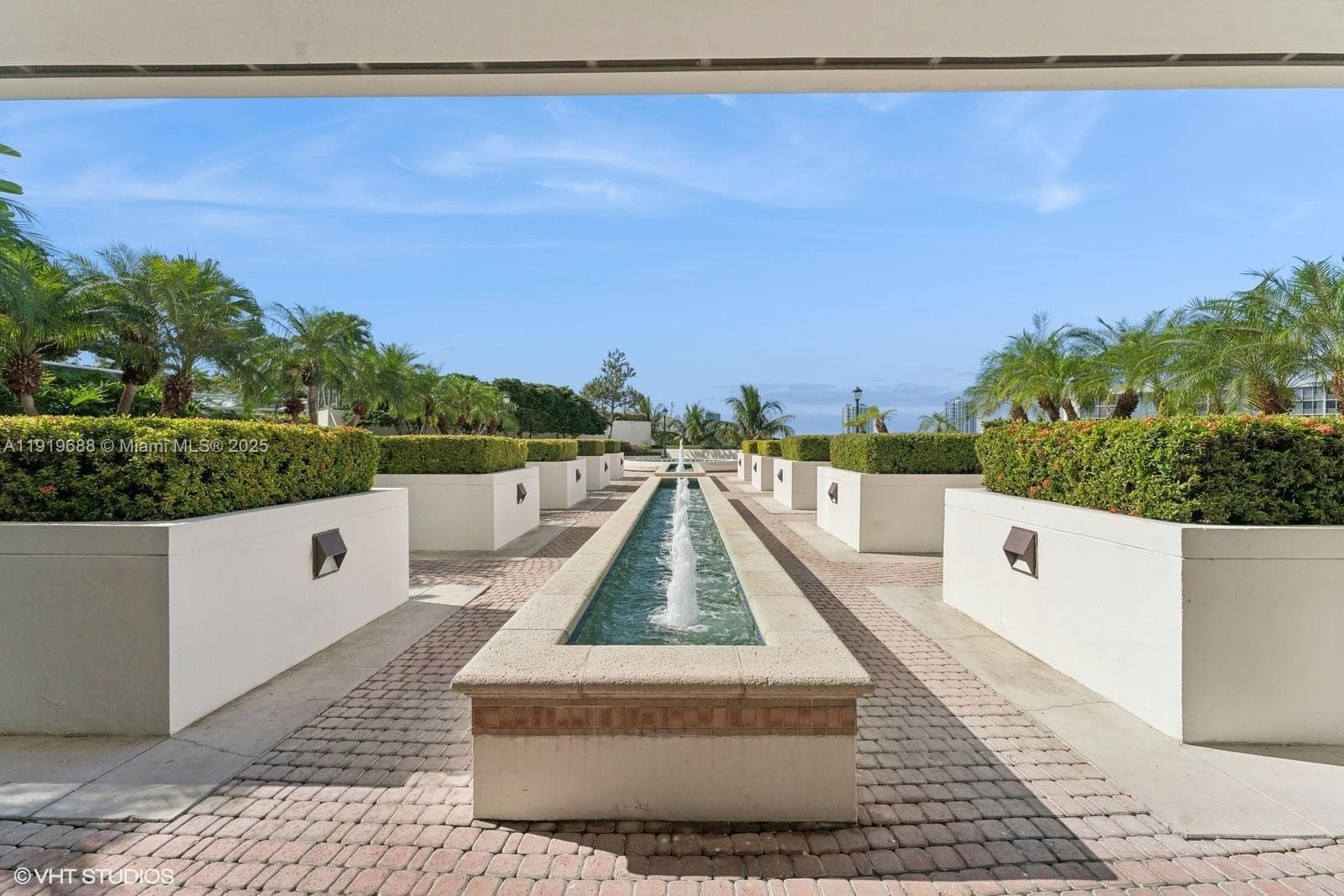1000 W Island Blvd # 2911, Aventura FL 33160 — 27