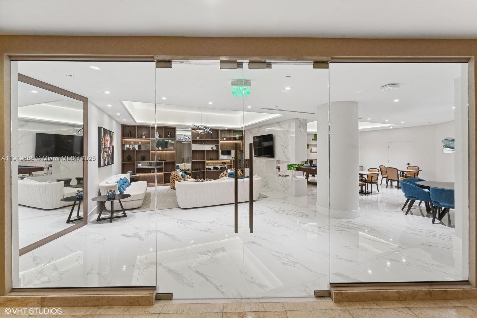 1000 W Island Blvd # 2911, Aventura FL 33160 — 17
