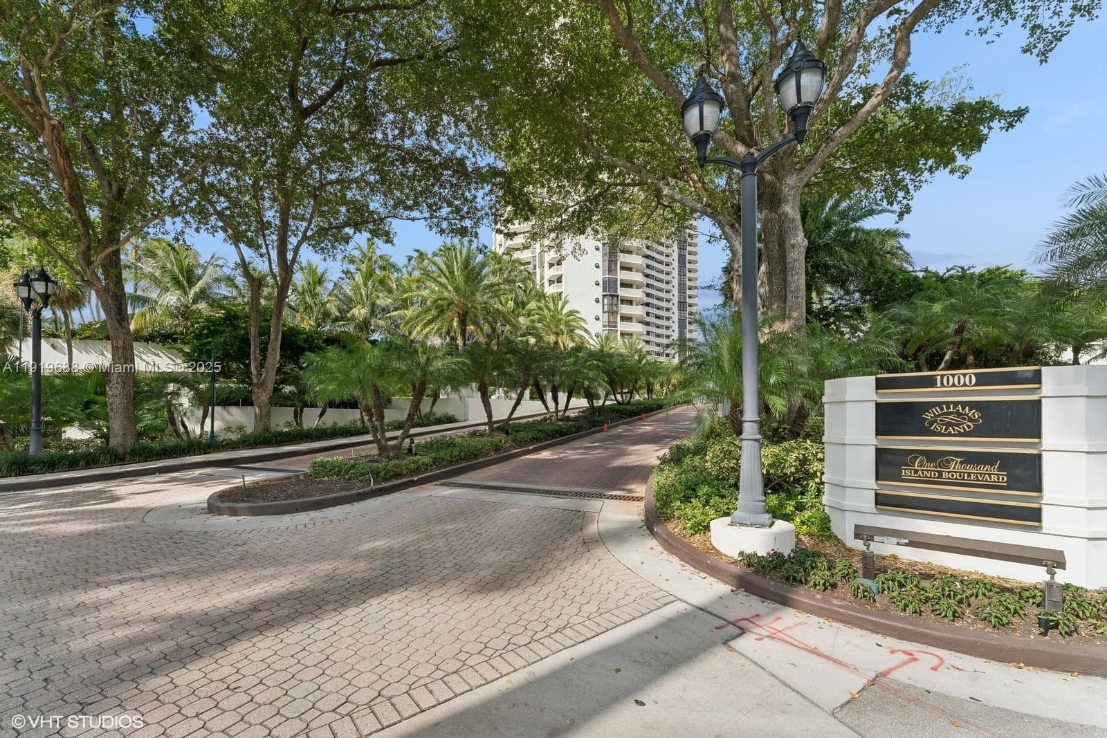 1000 W Island Blvd # 2911, Aventura FL 33160 — 7