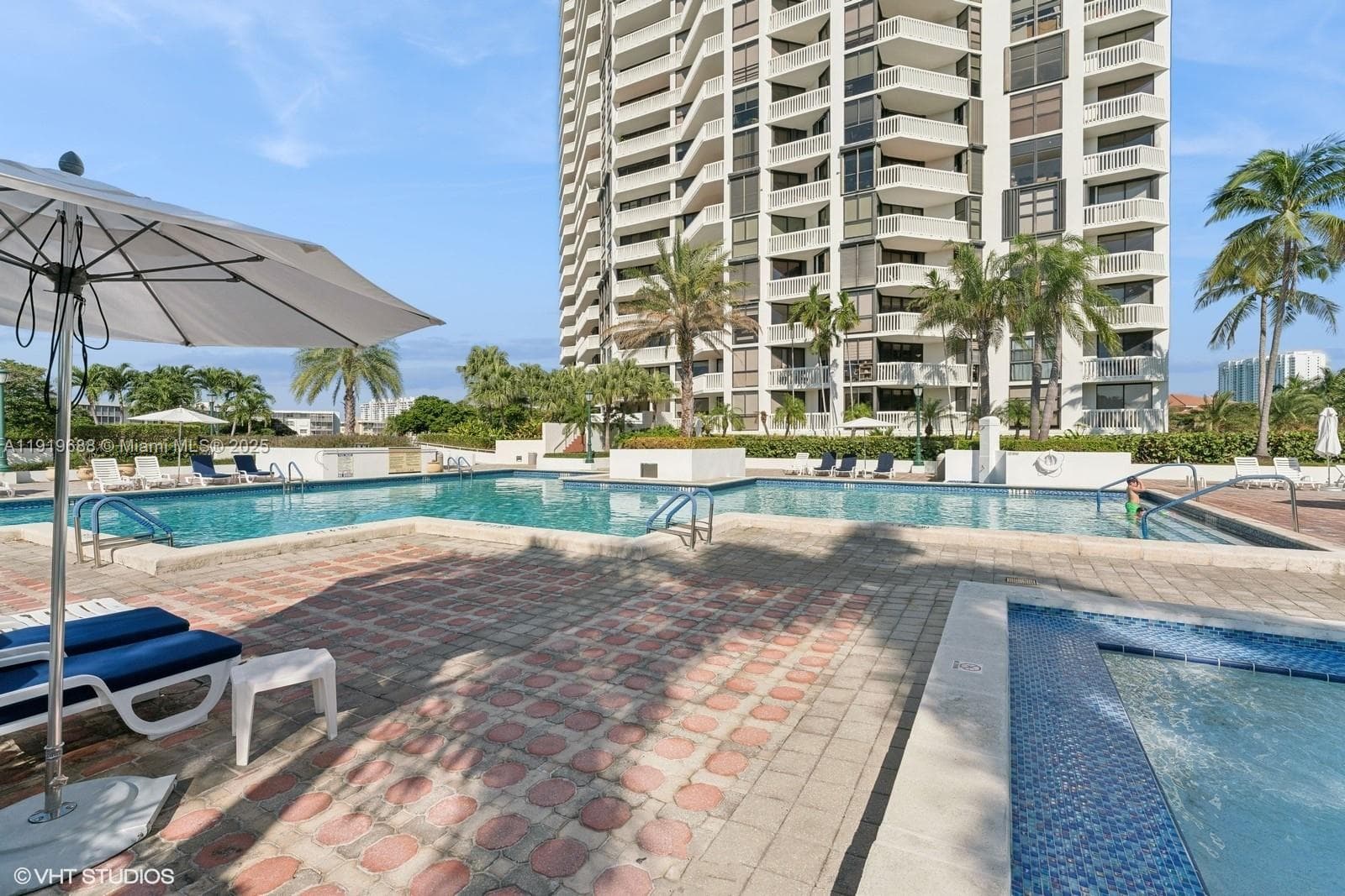 1000 W Island Blvd # 2911, Aventura FL 33160 — 32