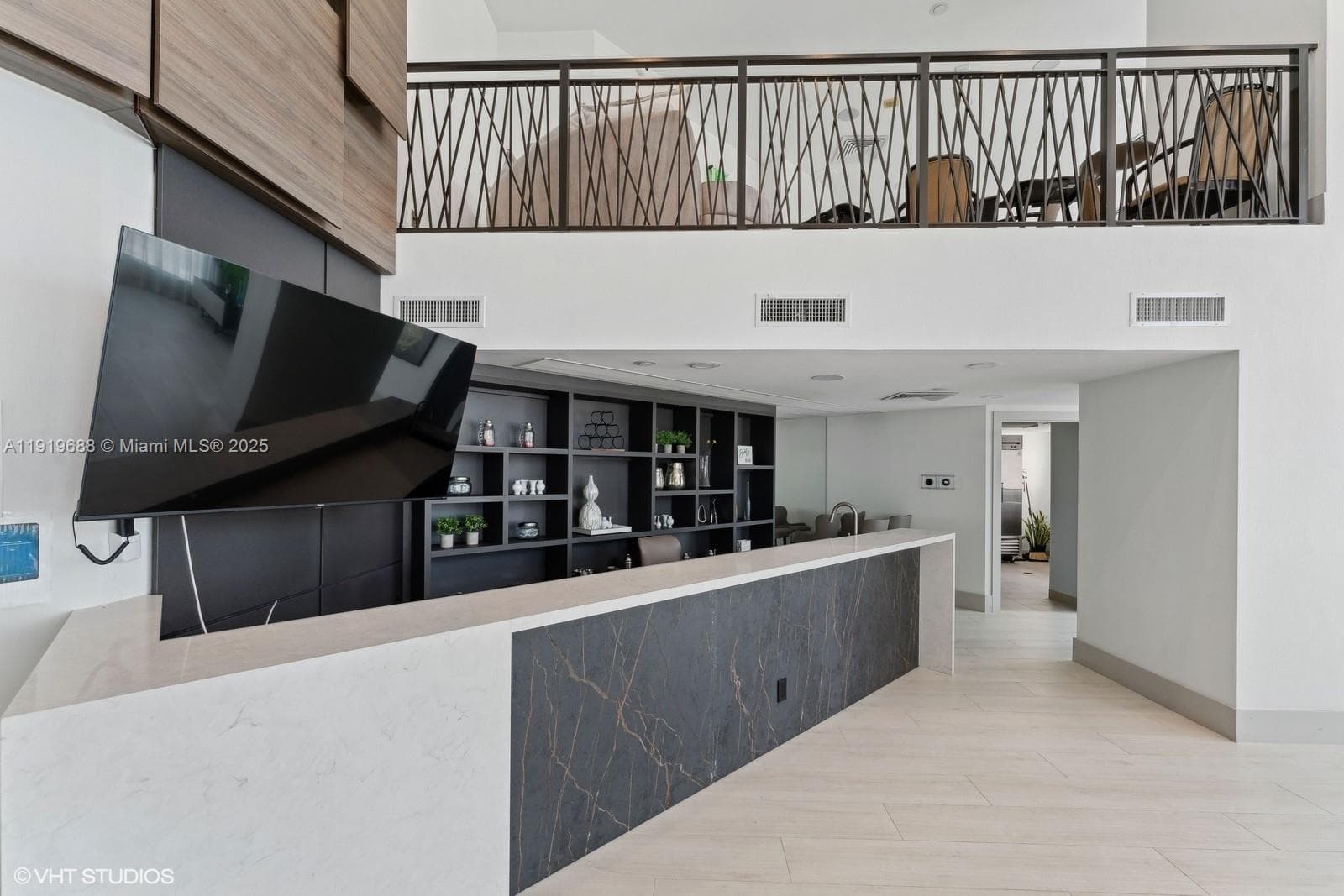 1000 W Island Blvd # 2911, Aventura FL 33160 — 24