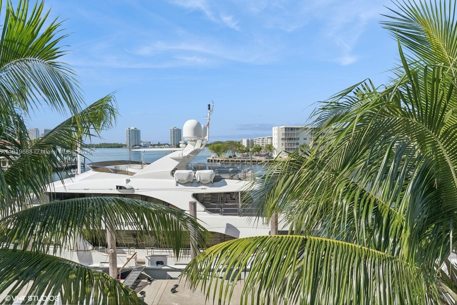 1000 W Island Blvd # 2911, Aventura FL 33160 — 33