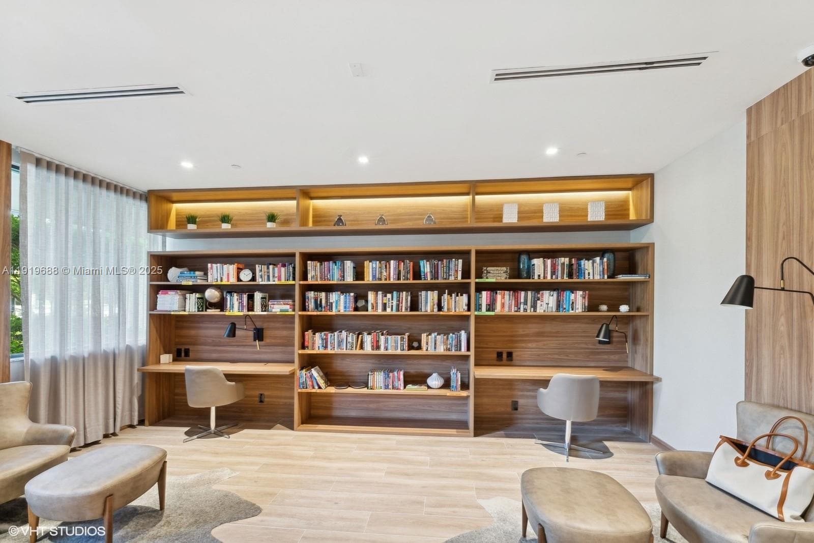 1000 W Island Blvd # 2911, Aventura FL 33160 — 15