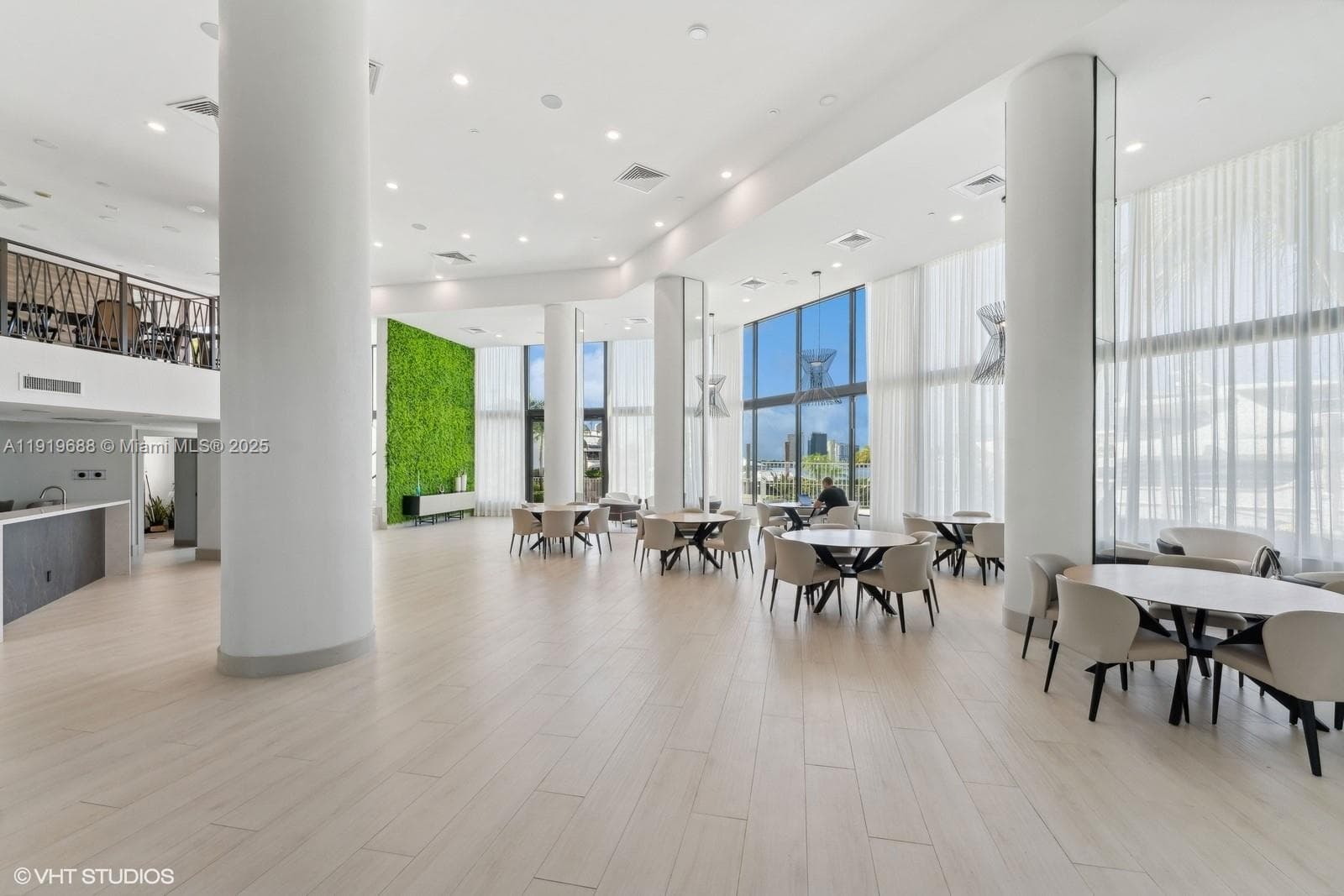 1000 W Island Blvd # 2911, Aventura FL 33160 — 25