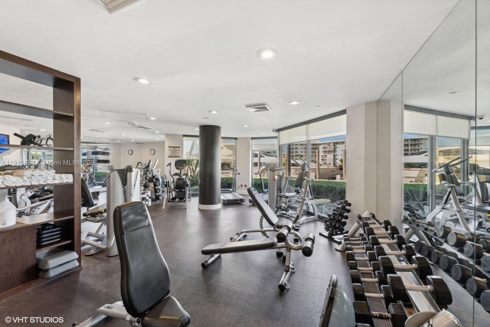 1000 W Island Blvd # 2911, Aventura FL 33160 — 21