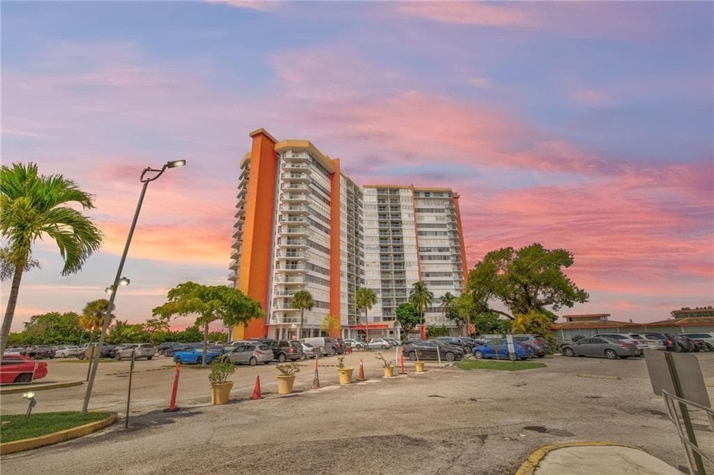 1301 NE Miami Gardens Drive # 1721w, Miami FL 33179 — 2