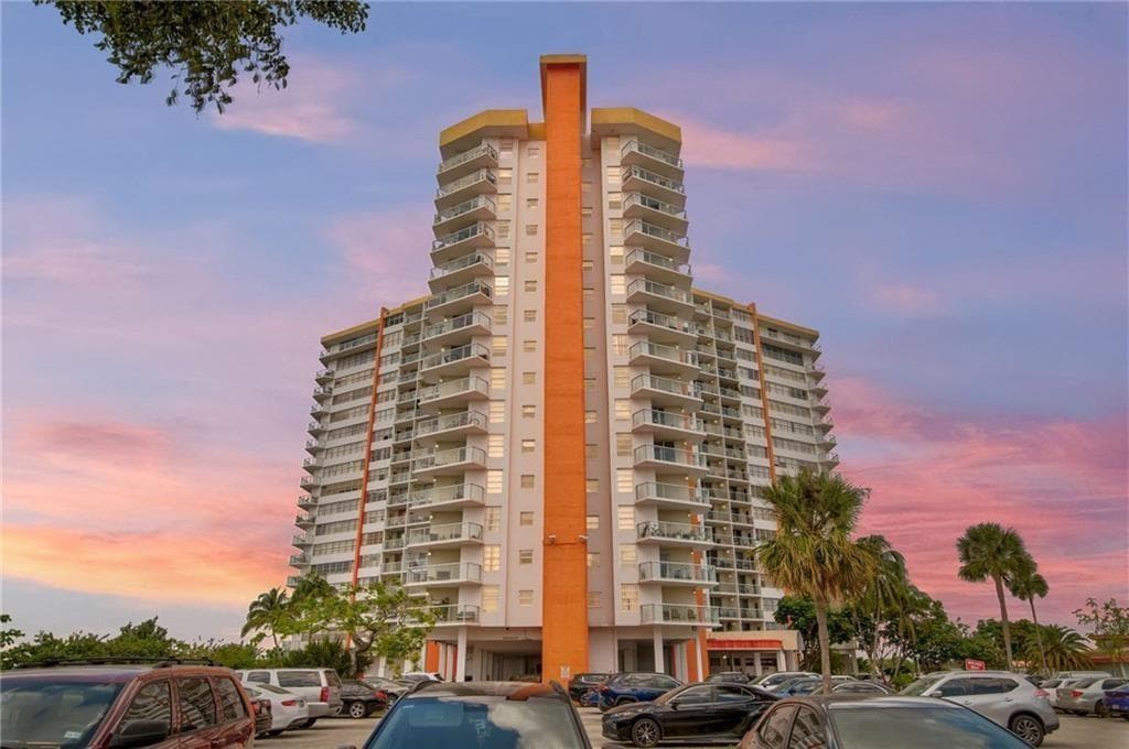 1301 NE Miami Gardens Drive # 1721w, Miami FL 33179 — 1