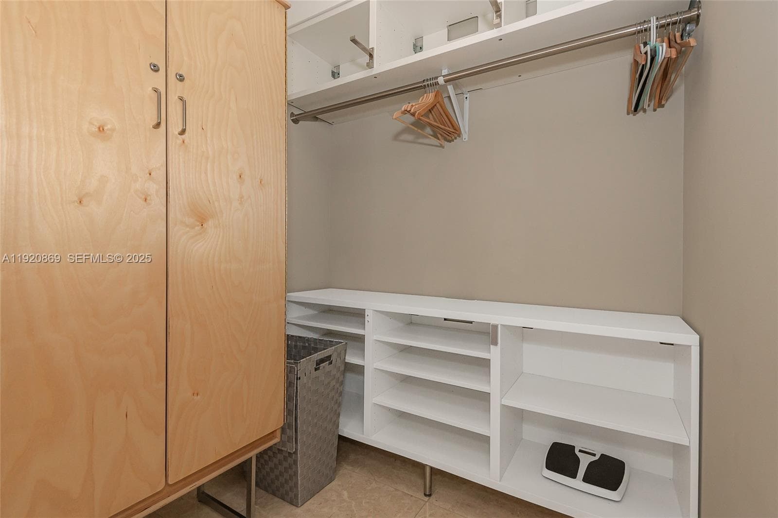 17555 E Atlantic Blvd # 1005, Sunny Isles Beach FL 33160 — 33
