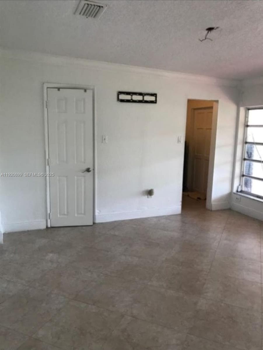 621 E 39th St, Hialeah FL 33013 — 6