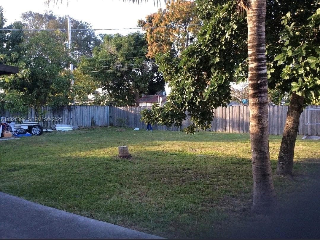 621 E 39th St, Hialeah FL 33013 — 9