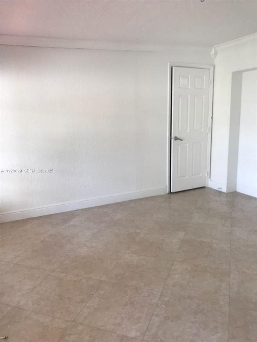 621 E 39th St, Hialeah FL 33013 — 8