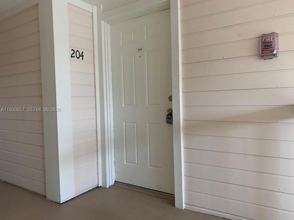 907 NE 199th St # 204, Miami FL 33179 — 2