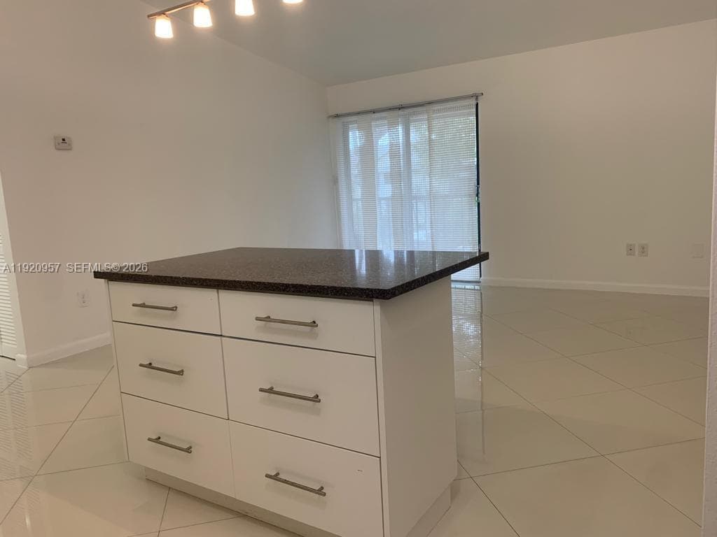 907 NE 199th St # 204, Miami FL 33179 — 6
