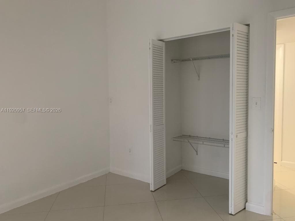 907 NE 199th St # 204, Miami FL 33179 — 11