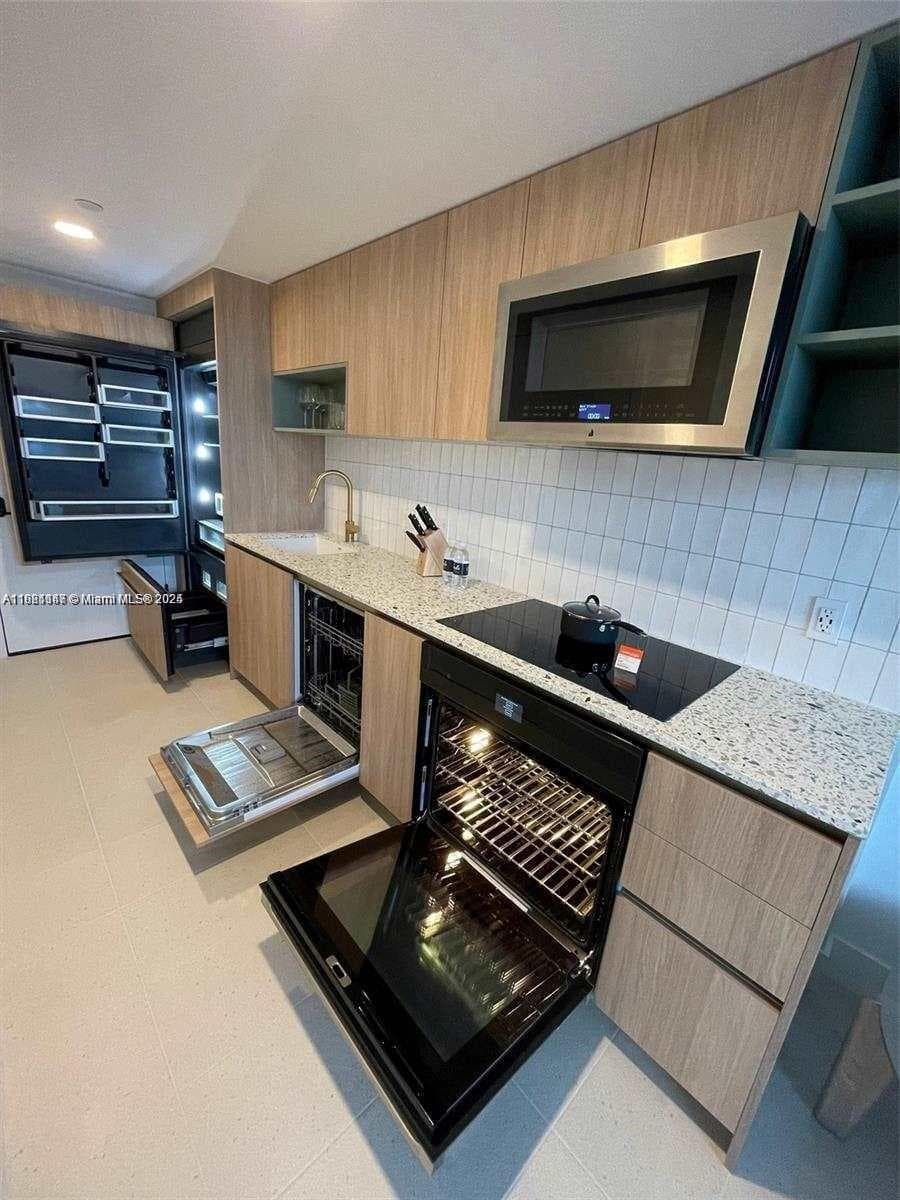 159 NE 6th St # 4114, Miami FL 33132 — 3