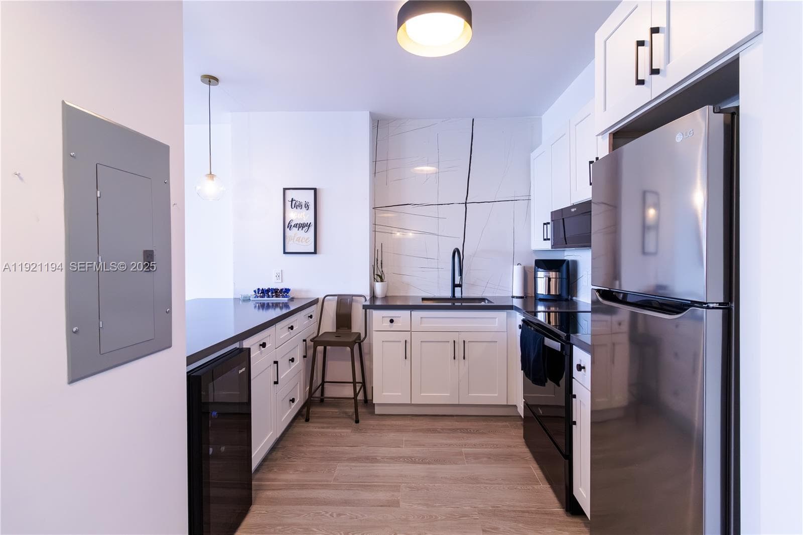 20 E Island Ave # 1415, Miami Beach FL 33139 — 17