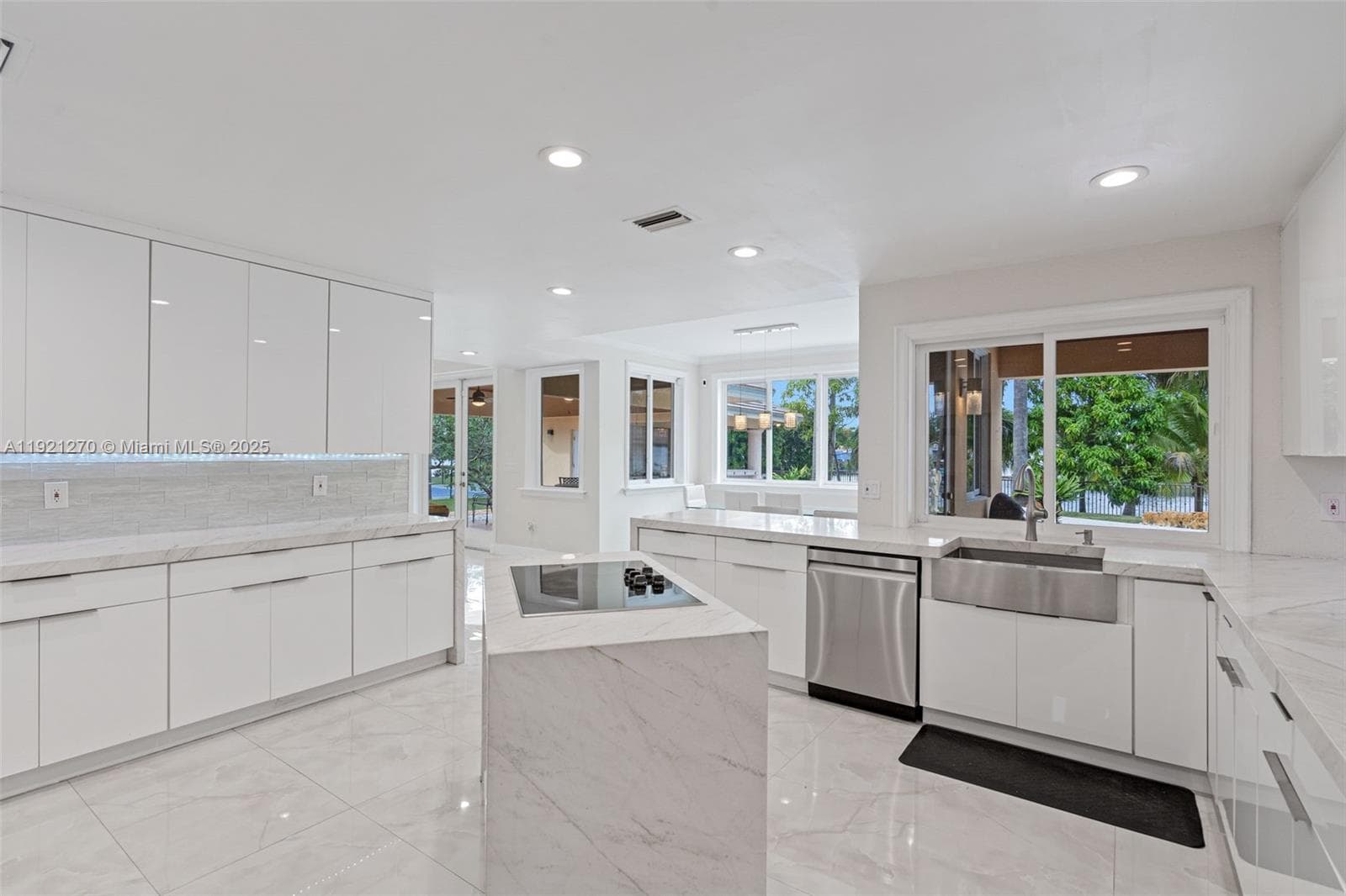 7225 Gleneagle Dr, Miami Lakes FL 33014 — 23