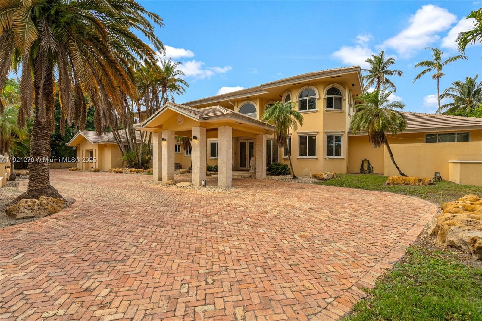 7225 Gleneagle Dr, Miami Lakes FL 33014 — 2