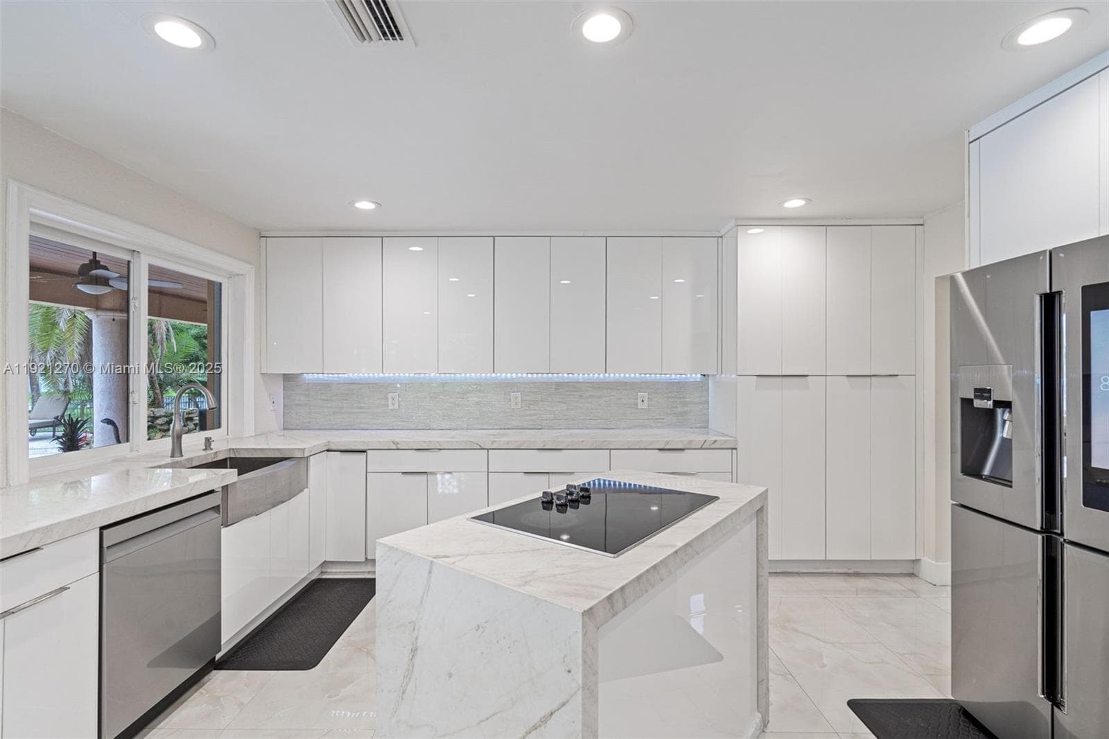 7225 Gleneagle Dr, Miami Lakes FL 33014 — 22